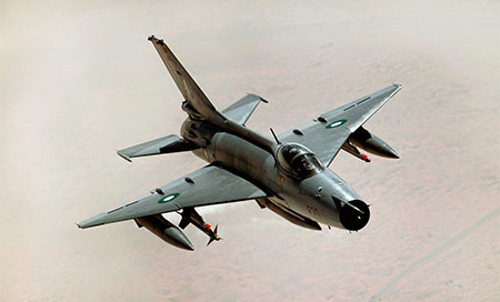 Muere un piloto paquistaní tras estrellarse su avión en Jamrud